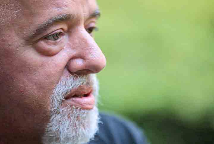 Mas Paulo Coelho também atacou em outras frentes. Ele teve grande influência na música brasileira fazendo parceria com um nome histórico: Raul Seixas. 