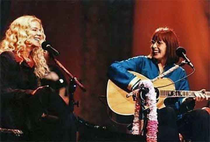 No final do ano seguinte produziu o CD e DVD “Nosso”, que foi gravado ao vivo durante a turnê do seu álbum anterior. As grandes referências são músicas do Kid Abelha e algumas regravações como Só Love, de Claudinho e Bochecha, bem como Mamãe Coragem, de Caetano Veloso. 