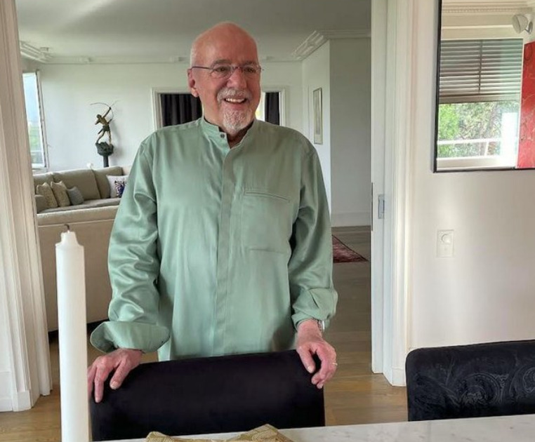 Apelidado de Mago, Paulo declarou: A ideia do mago é muito mais uma questão de percepção do universo. É uma maneira de olhar o mundo além da realidade correta. Mas tenho vários livros que não tocam em magia. Meus livros falam de questões filosóficas.