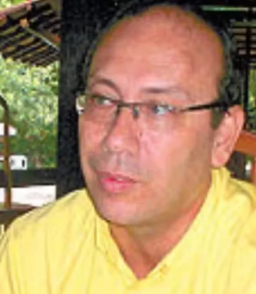 Um gerente de hotel chamado Hugo Sérgio Marques  deu entrada na 2ªVara de Família do Fórum de Santo Amaro, em São Paulo, alegando ser filho de Silvio Santos e pedindo reconhecimento de paternidade. A ação foi aberta em 14/12/1996, mas ele morreu de enfarte em 2015, sem conclusão do processo. 