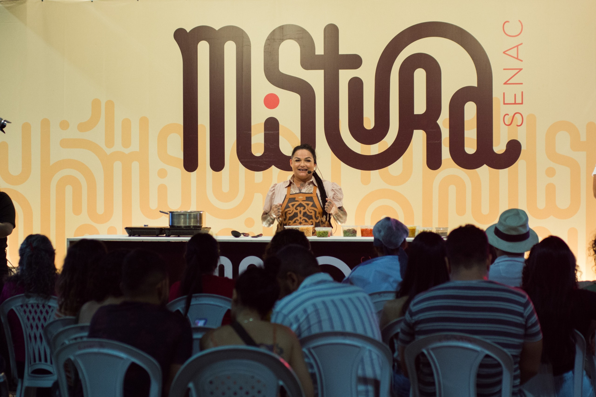 Primeiro dia de Mistura Senac Cariri 2024 movimentou a Praça La Favorita em Juazeiro do Norte