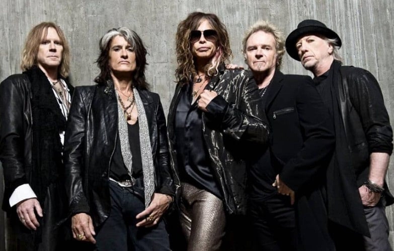 A banda Aerosmith surgiu em dezembro de 1970 após a fusão de dois outros grupos musicais: Chain Reaction, do vocalista Steven Tyler, e Jam Band, em que estava o guitarrista Joe Perry. Nessa época Perry trabalhava em uma lanchonete em que tinha como cliente Steven Tyler.
