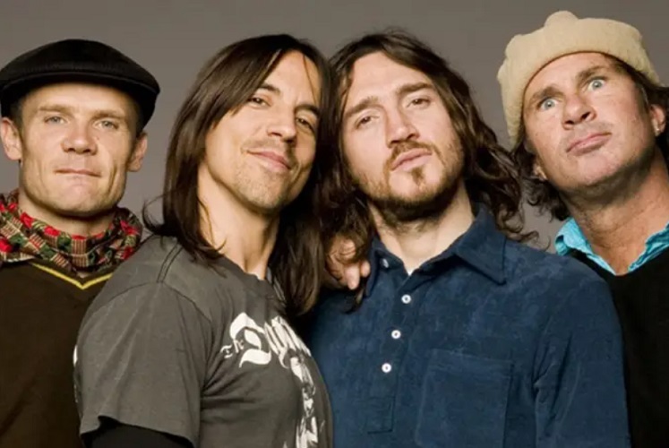 A famosa banda Red Hot Chili Peppers tinha um nome bem diferente no começo de sua trajetória:  Tony Flow and the Miraculously Majestic Masters of Mayhem, sendo que essa escolha veio de uma ideia súbita de Anthony Kiedis. Só com o tempo é que o grupo chegou ao nome que virou febre em todo o mundo.