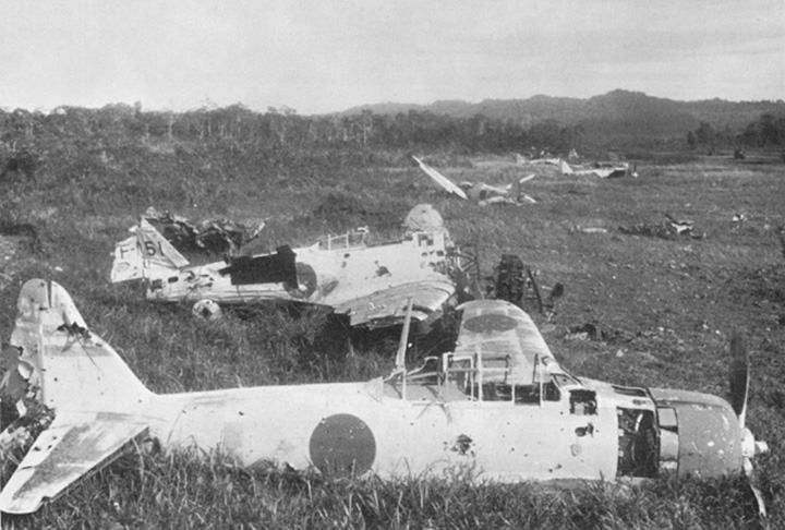 Os kamikazes suicidas deram ao termo um sentido de autodestruição e de excesso de risco. E a palavra em português é camicase. Mas a grafia kamikaze é a que identifica a tática suicida que assombrou o mundo 