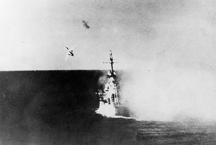 Segundo a Força Aérea dos EUA, foram por volta de 2.800 ataques kamikazes na 2ª Guerra Mundial, que afundaram 34 navios, danificaram outros 368 e mataram quase 10 mil marinheiros e soldados americanos.