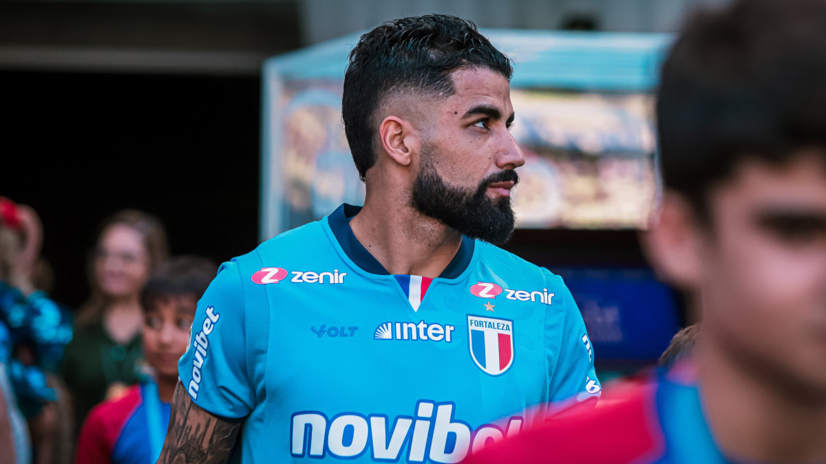 Zagueiro Brítez no jogo Fortaleza x Criciúma, no Castelão, pelo Campeonato Brasileiro Série A 2024