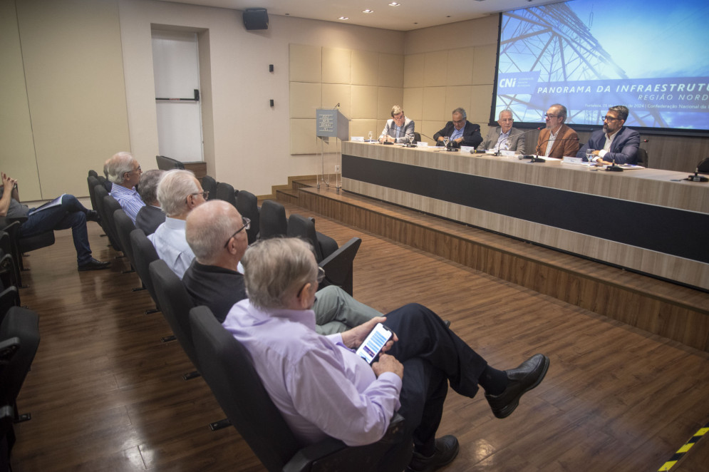 Representantes das diretorias da CNI e da Fiec apresentaram o estudo a empresários do setor