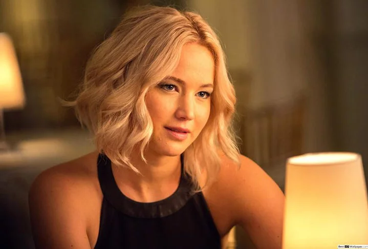Jennifer Lawrence - Natural do Kentucky, EUA, ela foi a Katniss Everdeen da franquia Jogos Vorazes (2012-2015), ganhou o Oscar por O Lado Bom da Vida (2012) e ainda interpretou a Mística na franquia X-Men da 20th Century Fox.