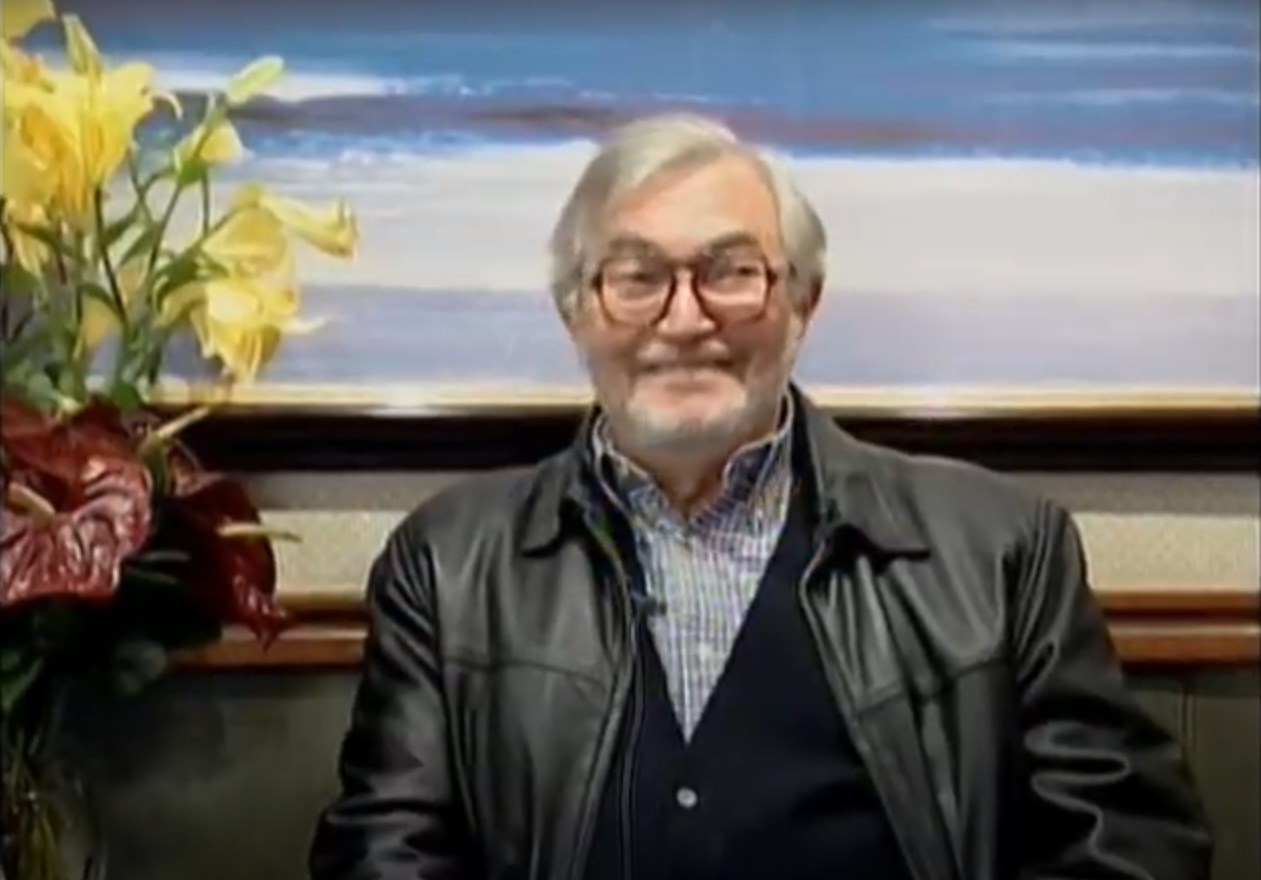 Monty Norman (1928 -2022) - O britânico compôs pouco para a saga de 007, mas é dele a música principal: o tema de James Bond (marca registrada da franquia), reconhecido ao primeiro acorde. Foi Albert Broccoli, produtor de 007 contra o Satânico Dr.No (1º filme de 007) que o convidou para compor. Deu certo!