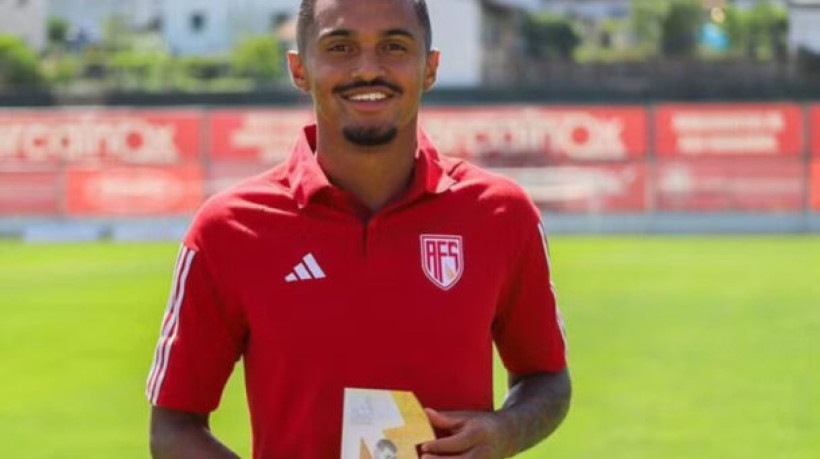 Clayton Sampaio atua no AVS e chegaria para brigar por posição no elenco colorado. Defensor passou pela base do Santos