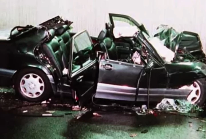 Em 1999, uma investigação da polícia francesa concluiu que a responsabilidade pelo acidente foi do motorista, que estaria alcoolizado e sob efeito de remédios, em alta velocidade, e perdeu o controle do carro. Mas essa conclusão foi alvo de contestações. 