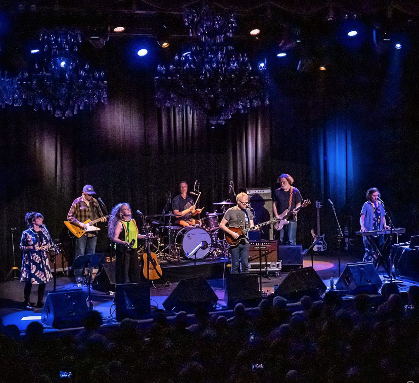 15º - The New Pornographers - Banda de indie rock cujo nome foi supostamente escolhido por Newman por causa de uma citação de Jimmy Swaggart, que havia, certa vez, chamado a música de a nova pornografia. Newman, porém, não conhecia a citação precisamente 