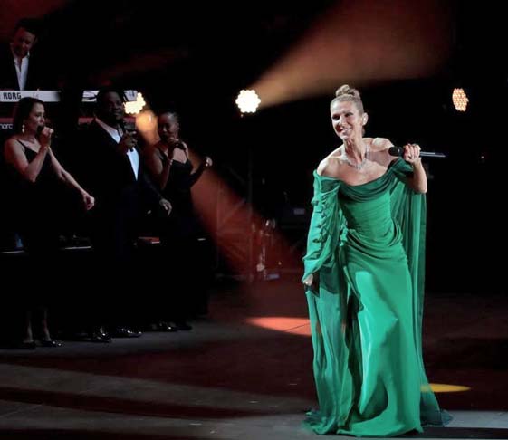 Tais obras receberam certificados diamante nos EUA e mais de 30 milhões de cópias vendidas em todo o mundo, cada um. Ela ganhou cinco prêmios Grammy, incluindo Álbum do Ano e Gravação do Ano .