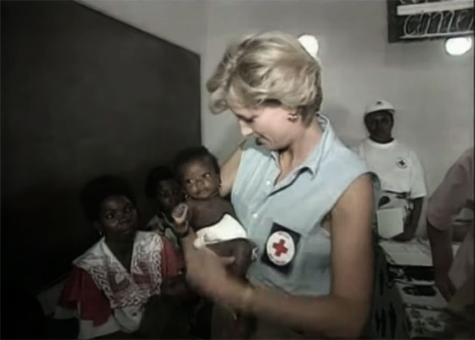 Diana foi muito atuante em campanhas contra a Aids numa época em que não havia tanto esclarecimento sobre a doença e pacientes sofriam com preconceito. Ela também atuou no apoio a crianças em instituições de caridade.