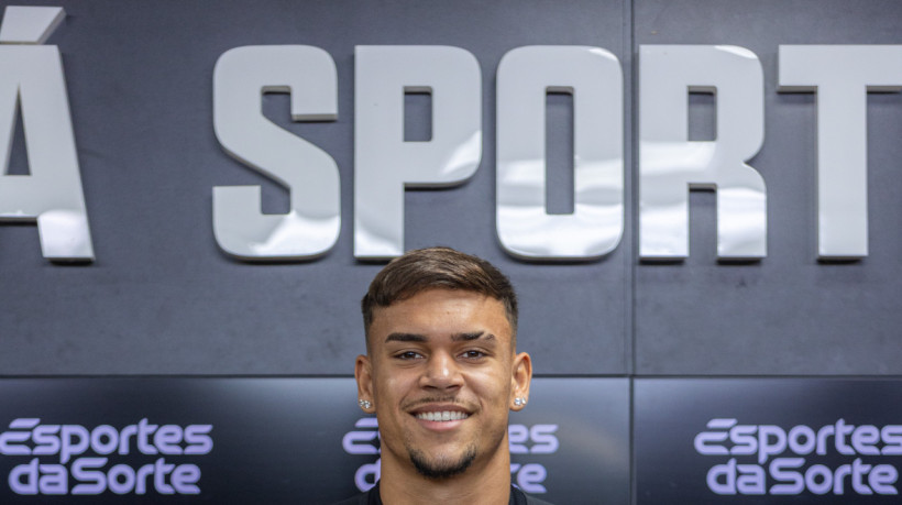 Zagueiro João Pedro Tchoca em apresentação no Ceará (Foto: Gledson Jorge/Ceará SC)