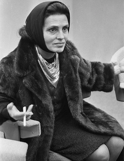 AMÁLIA RODRIGUES (1920-1999) - FADO - Cantora nascida em Lisboa, foi aclamada como a Voz de Portugal. O maior nome do fado e considerada uma das cantoras mais brilhantes do século XX. 