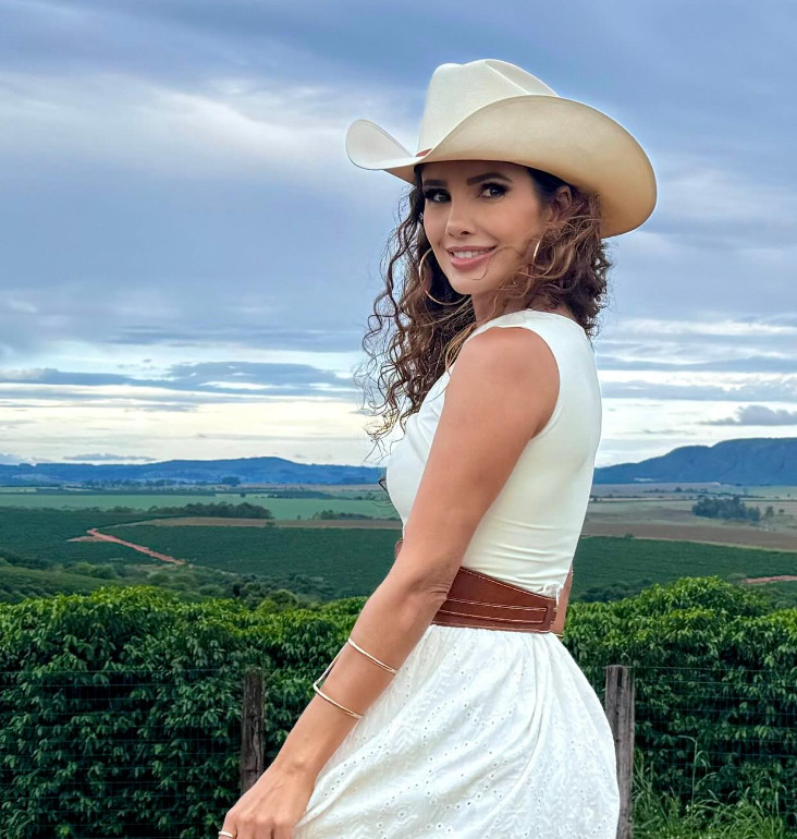 Em fevereiro de 2024, um internauta chegou a dizer que, por não ter humildade, Paula não faz mais sucesso. E ela rebateu: Não entendi. Ninguém nunca me viu maltratar ninguém! E quem disse que eu não estou fazendo mais sucesso? Estou na melhor fase da minha vida. 