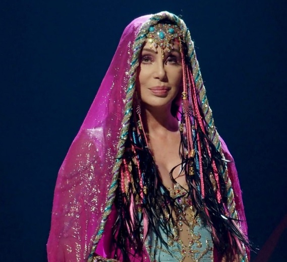 Com isso, ela ficou à frente de ícones que lançaram canções que marcaram gerações, como If I Could Turn Back Time”, da cantora Cher. 