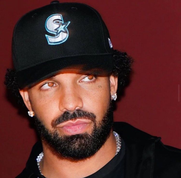 Após se aventurar na música e estourar com três canções entre 2006 e 2008, Drake passou a trabalhar com Lil Wayne, uma espécie de mentor para ele. Com o seu segundo álbum, Take Care, lançado em 2011, ganhou o Grammy de Melhor Álbum de Rap