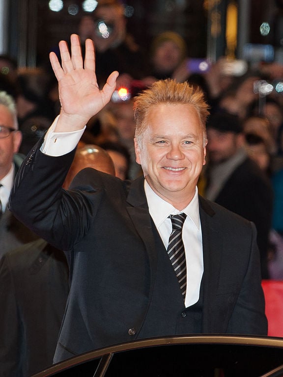 Tim Robbins - Marcado por papéis em filmes aclamados pela crítica como “Um Sonho de Liberdade”  e “Sobre Meninos e Lobos”, o ator é filho de músicos e chegou a se lançar como cantor em 2010, ano em que produziu o álbum de folk “Tim Robbins & The Rogues Gallery Band”.