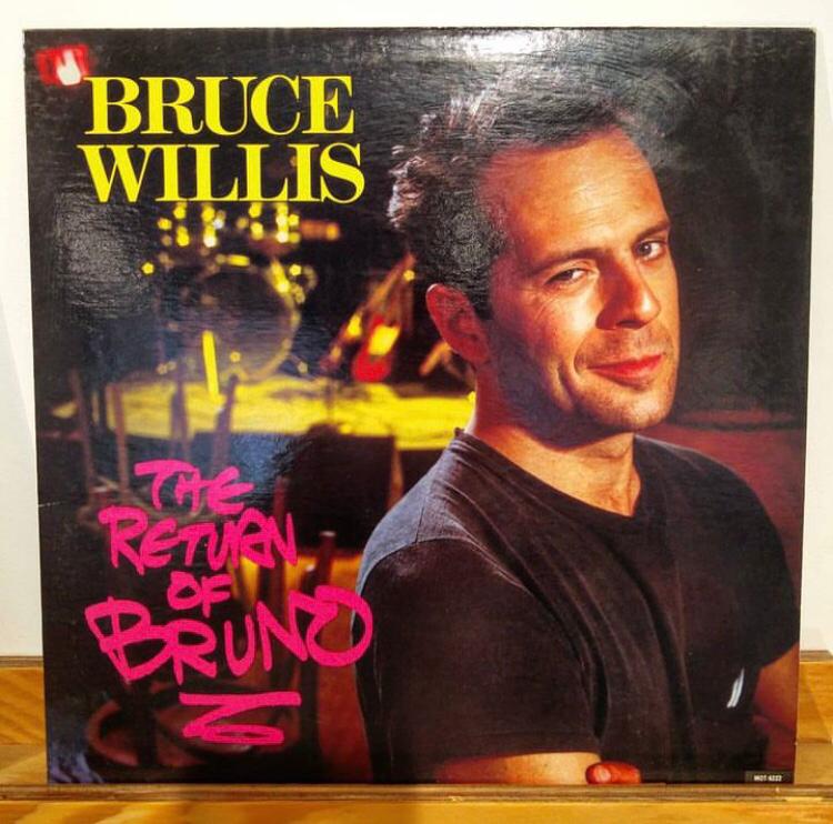 Bruce Willis: Conhecido pela ação, Bruce Willis também é gaitista e já se arriscou como cantor. Chegou a lançar três álbuns: “The Return of Bruno” (1987), “If It Don't Kill You, It Just Makes You Stronger” (1989), e “Classic Bruce Willis: The Universal Masters Collection” (2001).