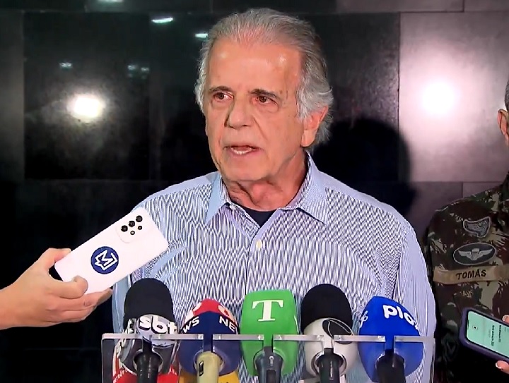 Vão ter o mesmo tratamento que tem os soldados. Vão pegar em arma, vão treinar tiro, vão pular obstáculos. De maneira que é uma vitória muito grande. O crescimento não pode ser assim de repente, continuou.