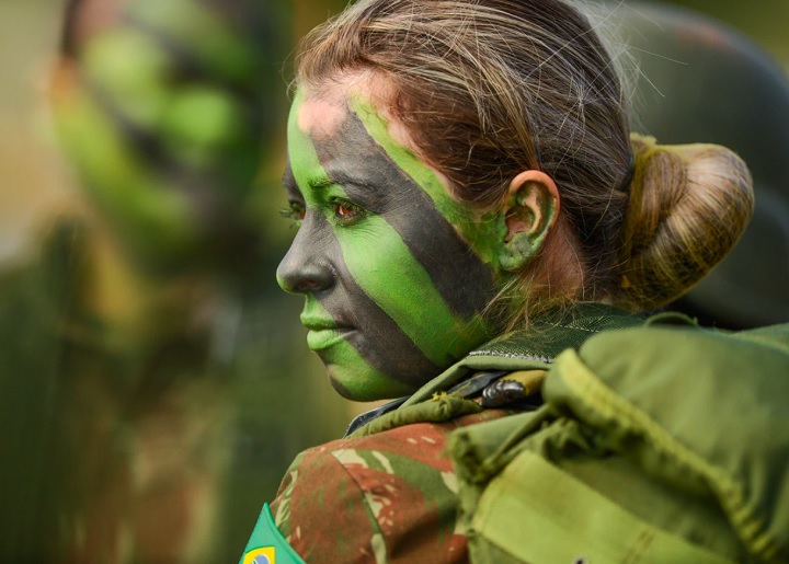 A partir de 2025, as mulheres poderão se alistar de forma voluntária nas Forças Armadas do Brasil. 