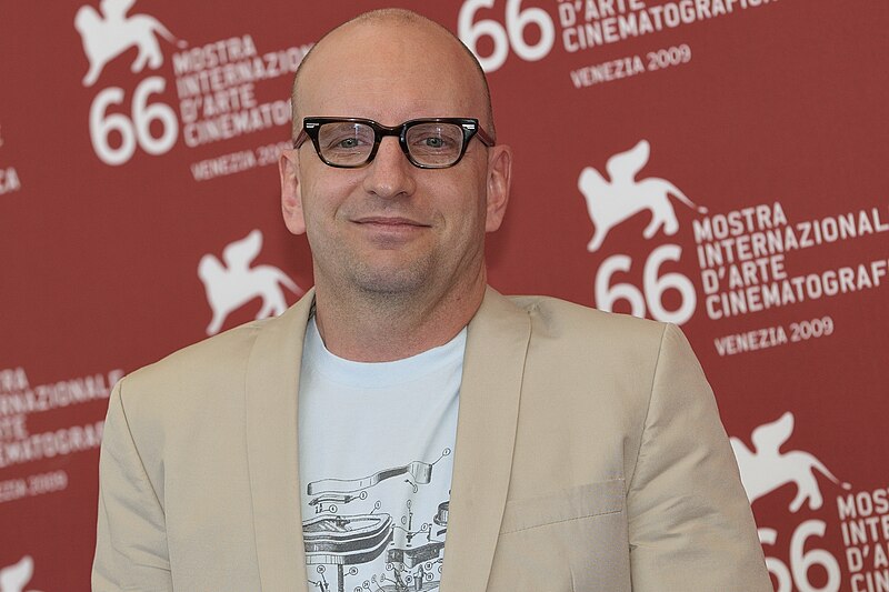 Com Steven Soderbergh (foto) ele trabalhou em “Irresistível Paixão” (1998), “O Estranho” (1999) e “Traffic” (2000), filme vencedor de quatros Oscars, incluindo a estatueta de direção.
