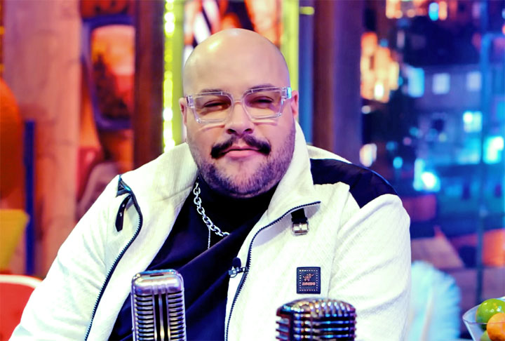 Tiago já participou de quatro filmes no cinema, sendo o último Altas Expectativas, de 2017. Os outros foram Ao Meu Pai Com Carinho, Crô: O Filme e Amor em Sampa, em 2010, 2013 e 2016. 