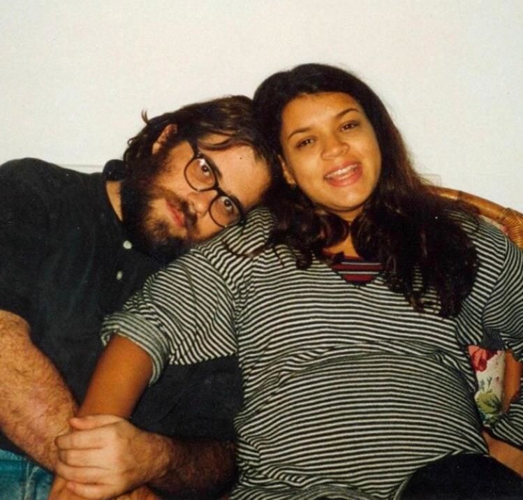 Preta Gil (cantora, apresentadora e empresária carioca, filha do cantor e compositor Gilberto Gil) e Otávio Müller (ator, roteirista e diretor carioca. Preta se separou do último marido, Rodrigo Godoy, em 2023. Otávio é casado desde 2005 com Adriana Junqueira. 