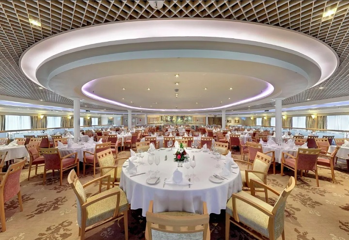 A empresa afirma que está empenhada em aliviar a ansiedade dos passageiros, organizando passeios, outros cruzeiros ou oferecendo hospedagem em hotéis.