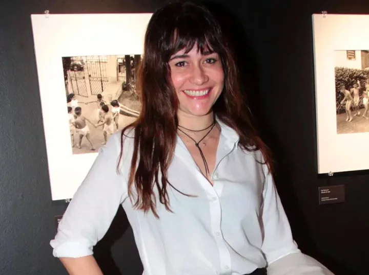 Nascida em 29 de agosto de 1970, em São Paulo, ela começou sua carreira artística no início dos anos 1990 e rapidamente se destacou como uma das atrizes mais promissoras de sua geração.