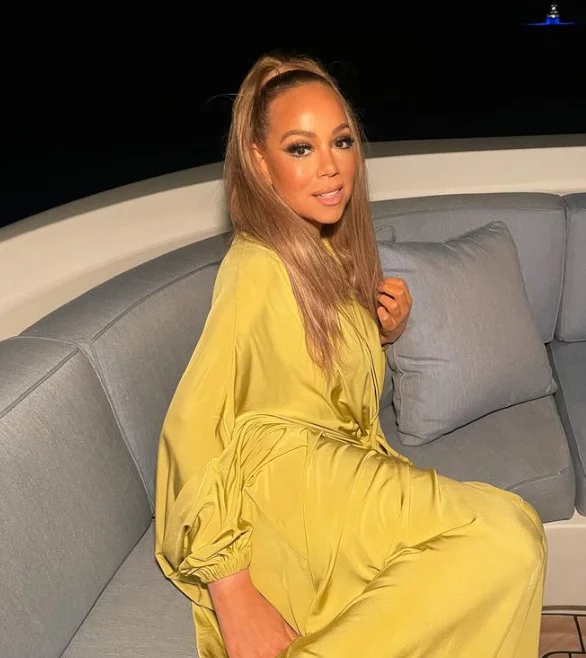 Meu coração está partido por ter perdido minha mãe no último fim de semana. Infelizmente, em uma trágica reviravolta de acontecimentos, minha irmã perdeu a vida no mesmo dia, lamentou a artista. 
