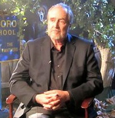 Nascido em 2/8/1939 em Cleveland, Ohio, ele começou a carreira em 1971 e se notabilizou no gênero do terror. Craven faleceu em 30 de agosto de 2015, aos 76 anos, devido a um câncer no cérebro.