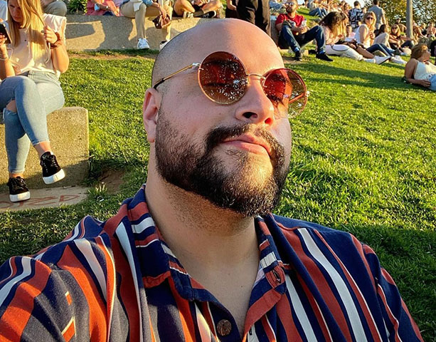 No ano seguinte, foi um dos apresentadores do Teleton, série de programas promovidos pelo SBT para arrecadar fundos à AACD, Associação de Assistência à Criança Deficiente. 