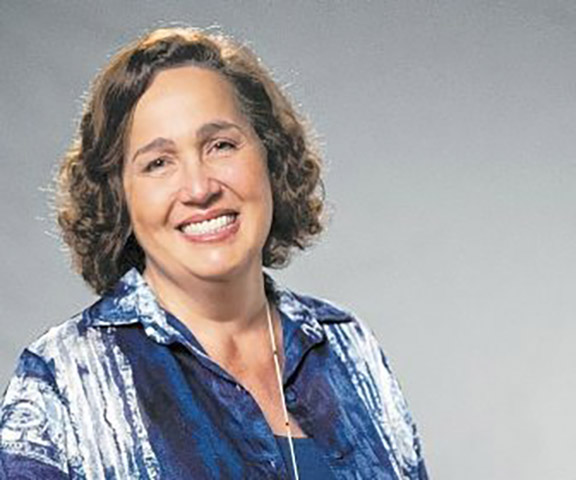 O tumor foi descoberto em 1986 quando ela procurou o médico com tosses persistentes. Com o tratamento, a atriz conseguiu se curar do câncer, mas médicos acreditam que a radioterapia causou fragilidade nos tecidos do coração. Ela botou cinco pontes de safena e marca-passo.  .