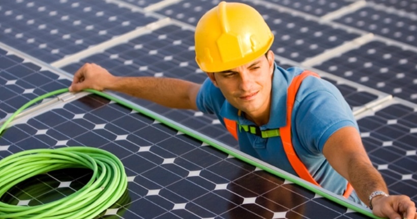 Estudos indicam que a instalação de painés solares em casas, apartamentos e estabelecimentos pode ajudar a economizar, pelo menos, 90% nos gastos com eletricidade.