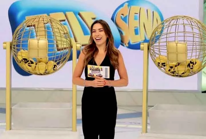 Nascida em São Paulo no dia 4 de outubro de 1977, Patrícia Abravanel estudou administração e comunicação nos Estados Unidos. A empresária iniciou sua atuação na TV em 2011, quando apresentou o especial Festival SBT 30 anos.
