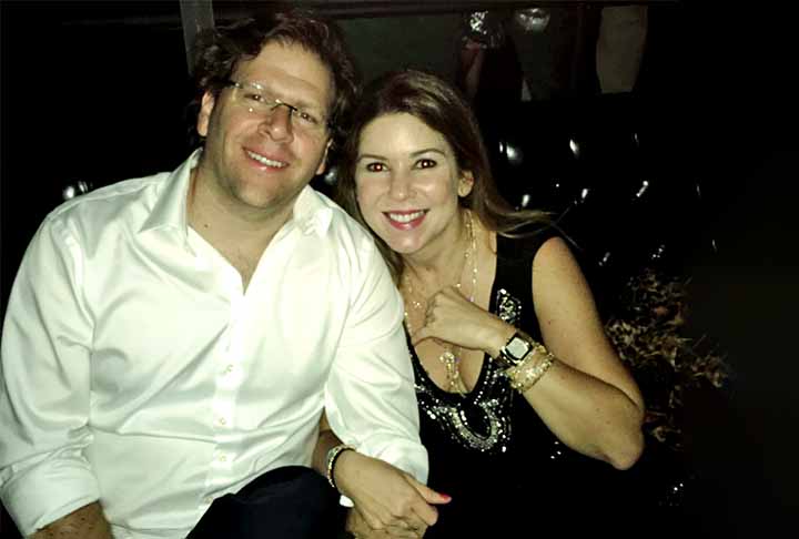 Daniela Beyruti, primeira filha de Silvio Santos com Íris Abravanel, é casada com o empresário Marcelo Beyruti desde abril de 2002. 