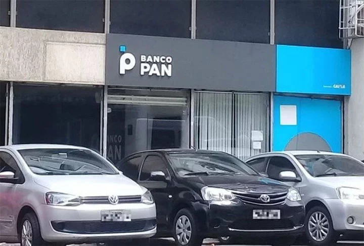 Antes, ela chegou a estagiar no Banco Panamericano, braço financeiro do Grupo Silvio Santos. Em 2010, foi descoberto um rombo bilionário na instituição, que acabou vendida ao BTG Pactual um ano depois.
