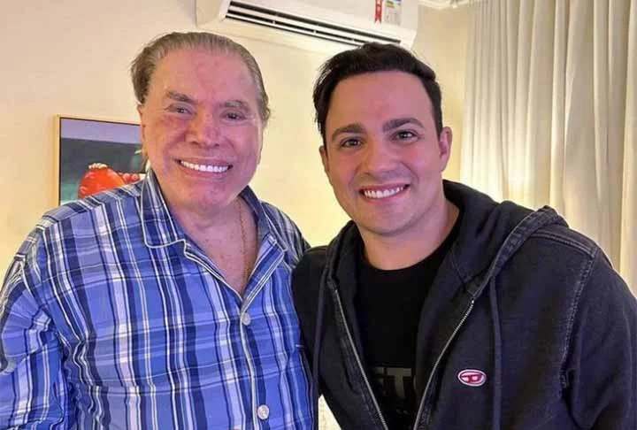 O cantor Gustavo Moura, que faz dupla sertaneja com Rafael, não se apresentou no dia 17, em virtude da morte do sogro, Silvio Santos. Eles iriam fazer um show em  em Sabinópolis, Minas Gerais. 