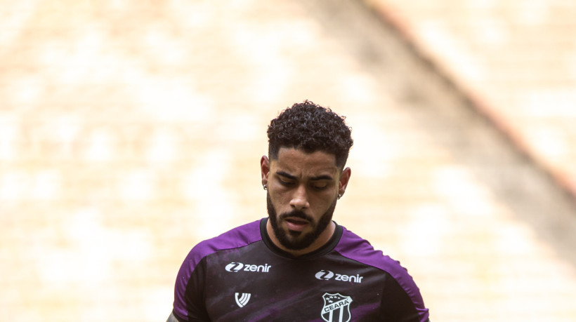 Matheus Bahia é titular absoluto na lateral alvinegra (Foto: Gabriel Silva/Ceará SC)