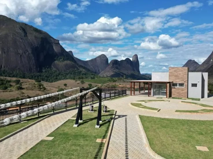 O maior circuito de tirolesas da América Latina foi inaugurado em Pancas – ES. O circuito tem aproximadamente três quilômetros de extensão – uma com 2.100 metros e outra com 900 metros de extensão. O ponto mais alto tem cerca de 400 metros de altura e a velocidade para a descida é de até 120 km/h.