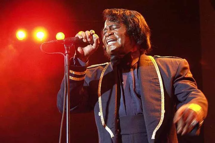 Nascido em Barnwell, nos Estados Unidos, James Joseph Brown Jr. foi, além de cantor e compositor, dançarino, produtor musical e multi-instrumentista. É reconhecido como um dos artistas mais influentes do século XX e vendeu mais de 100 milhões de discos.