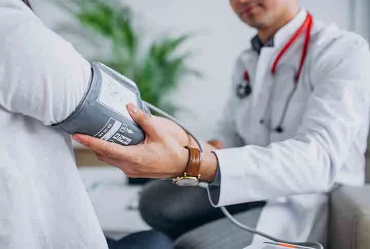 As arritmias podem acontecer parte superior (átrios ou supraventriculares) ou inferior do coração (ventrículos). Nas primeiras, destacam-se as extra-sístoles atriais, as taquicardias paroxísticas, vias acessórias (Wolf-Parkinson-White), taquicardia atrial, flutter e fibrilação atrial. 