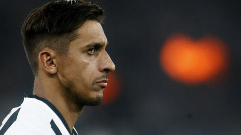 Lateral chegou no início da temporada e deixa Alvinegro após sete meses e um longo período de negociação. Destino é o Peñarol