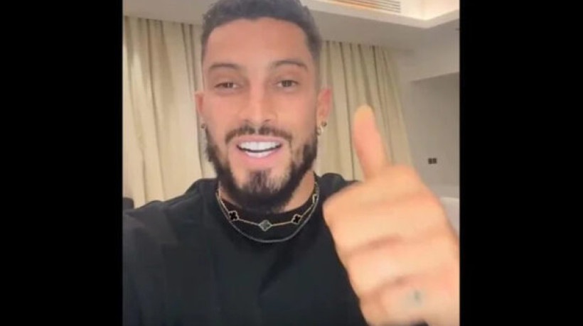 Lateral-esquerdo assina contrato com o Glorioso e fica na equipe carioca até o final da temporada 2026