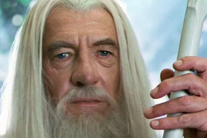McKellen ainda não sabe quando as filmagens acontecerão: Quando? Não sei. Qual é o roteiro? Não sei, não foi escrito ainda. Espero que eles sejam rápidos. Afinal, o ator está atualmente com 85 anos.