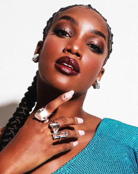 A artista por diversas vezes tornou público que as bonecas fizeram parte da sua infância. Inclusive, pediu que as empresas produtoras de brinquedos agregassem em seu catálogo bonecos negros. 