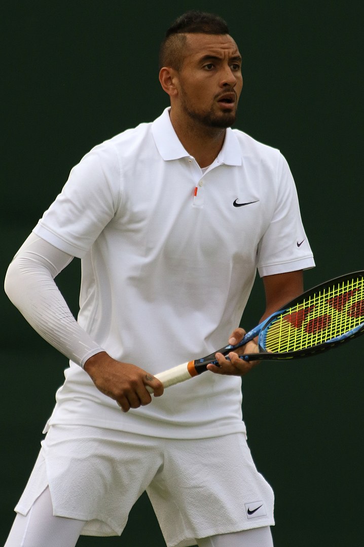 O tenista australiano Nick Kyrgios vive tendo surtos também. Em 29/3/2022, ao perder o jogo para o italiano Jannik Sinne ele se irritou e ofendeu o árbitro, aos gritos. Acabou sendo vaiado pela plateia e saiu furioso da quadra. 